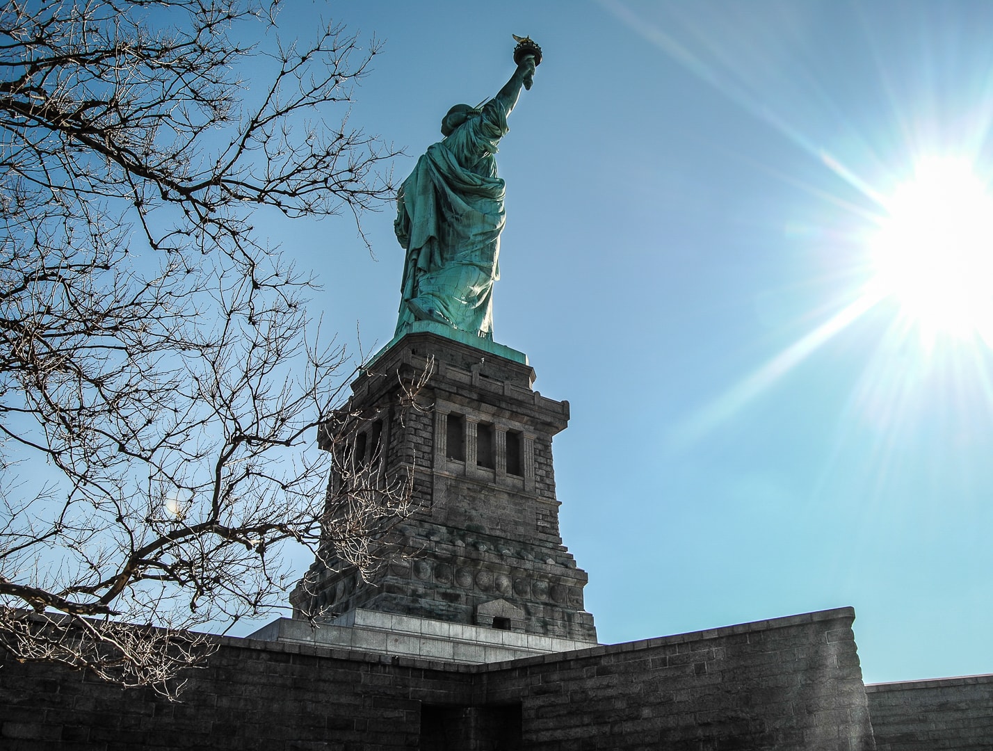 cliché de la statue de la liberté new york